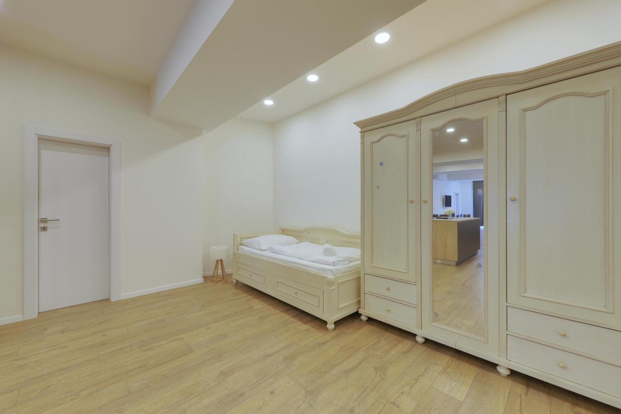 Shone Apartment Old Town 2 Bedroom Pressburg Exterior foto